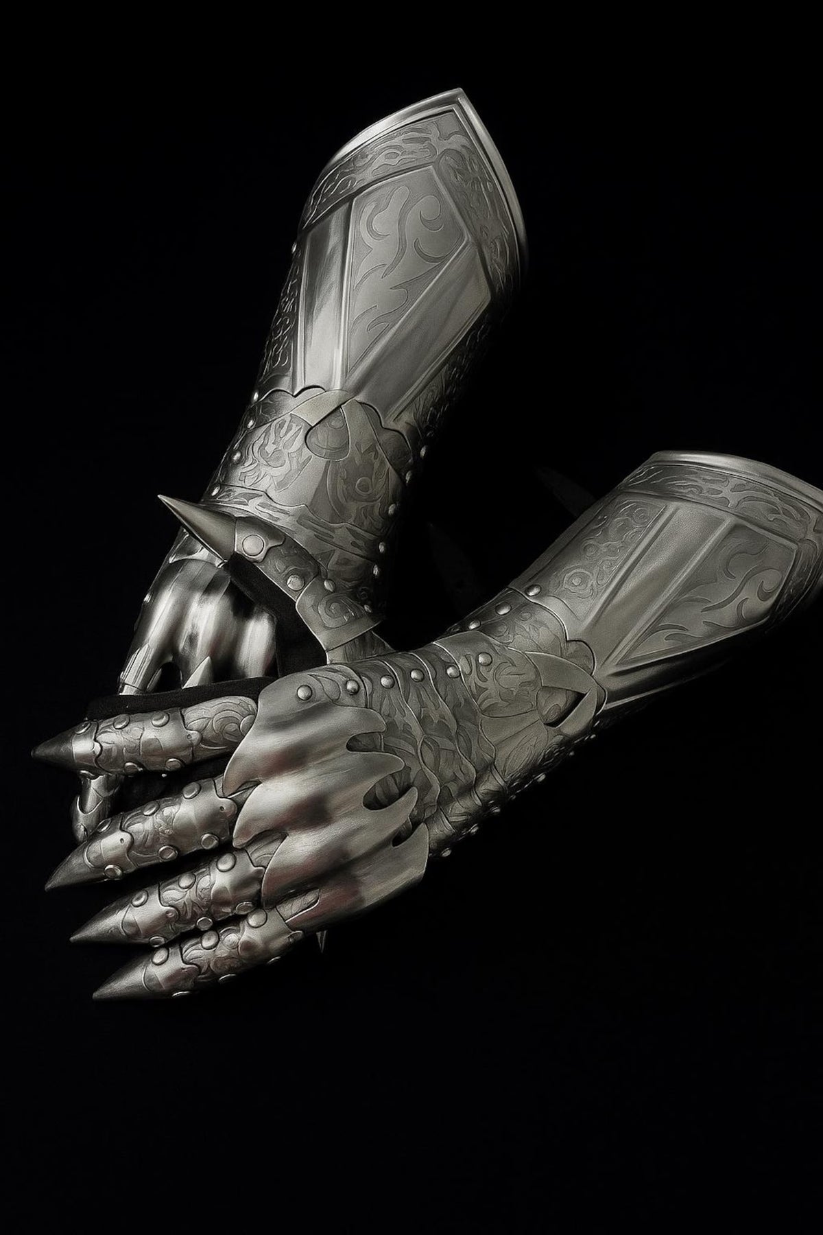 Handmade Spiked Steel Gauntlets – Gothic Knight Armor for LARP & Cosplay