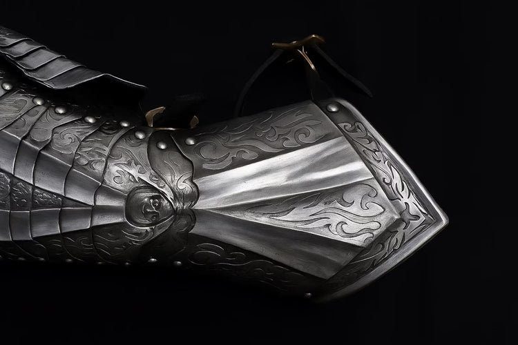 Handmade Spiked Steel Gauntlets – Gothic Knight Armor for LARP & Cosplay